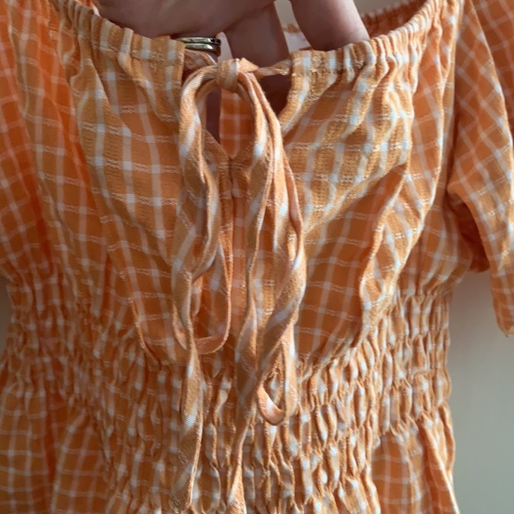 Orange and white crop top with balloon sleeves. - Picture 4 of 6